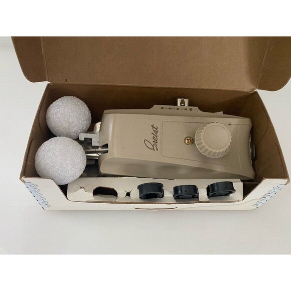 GREIST # 5 The Buttonholer Button Hole Attachment Singer Slant Keyhole Design - Picture 9 of 16